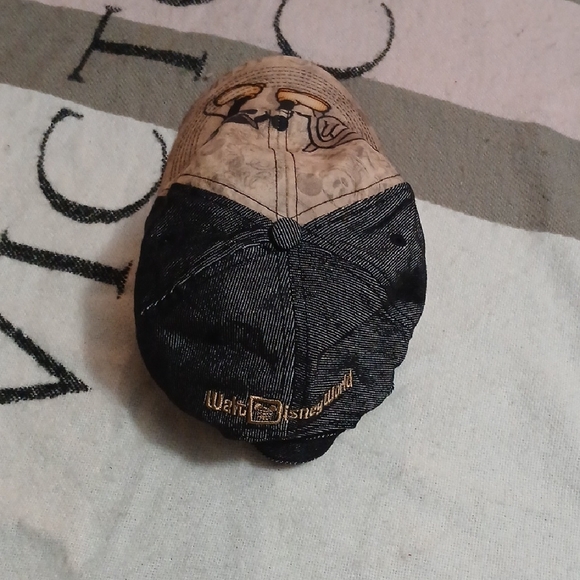 Mickey Mouse Cap with Black Mesh - Picture 2 of 8